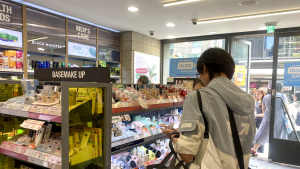 美 관세 정책도 기회로…콜마·코스맥스, 미국 선크림 시장 경쟁
