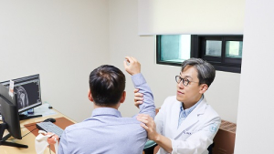 어깨통증 방치하다 수술까지, 회전근개 파열 치료법은 [건강 나침반]