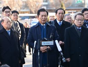 국회 측 “尹‚ 피해자 코스프레”...尹 측 “헌법재판소 흔들기 아닌 바른말”
