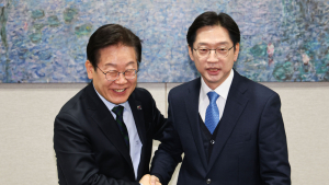 김경수와 손 맞잡은 이재명 “지사님 지적이 완벽히 옳다”
