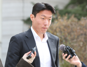 “용서받지 못했다”…황의조, 징역 1년·집행유예 2년 선고
