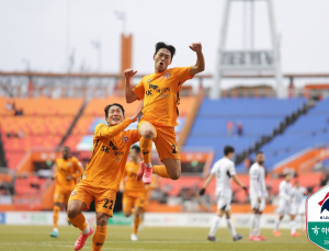‘2005년생’ 김준하, 데뷔전 결승골…제주SK, 개막전서 서울 2-0 제압 [쿠키 현장]