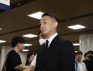 ‘마약류 투약 혐의’ 유아인, 항소심서 징역형 집행유예