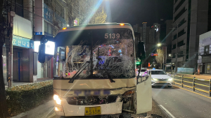 진주서 시외버스 2대-택시 추돌…7명 경상