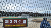 천연필터 30년 거친 물…1초에 21병 생산되는 ‘제주삼다수’ 공장 [가봤더니]