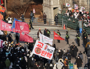 고려대 탄핵 찬반 집회 아수라장…집회 확산에 대학가 몸살
