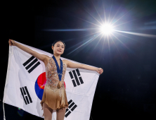 김연아 잇는다…‘동계 AG 金’ 김채연, 사대륙 피겨도 우승