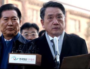 국회 측 “尹 복귀, ‘제2의 비상계엄 없다’ 누가 보장하나”