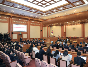 최후진술 본 대리인단 반응은…“尹만 국가 위험 감지” vs “망상가의 몽상”