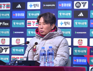 ‘상암 잔디’ 본 김기동 “잔디 얼어있어 선수들 부상 위험 높아”