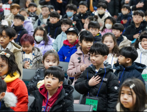 ‘신입생206명’ 북적이는 상신초…입학생 격차 심각 [쿠키포토]