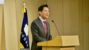 정치권, 개헌 두고 ‘이재명’ 압박…“반명 동상이몽”