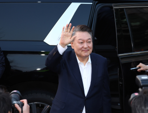 윤석열 “불법 잡아준 재판부 용기·결단에 감사”