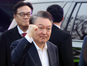 윤 대통령, 52일 만에 석방…여야 반응과 탄핵심판 영향은?
