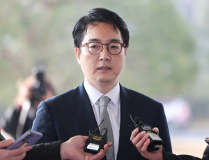 尹 구속취소·즉시항고 포기에 검찰 내부 반발…“이해 안 된다”