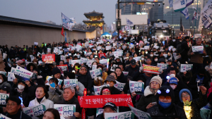 국민 53.6% “尹 탄핵 찬성”…중도·무당층도 과반 동의