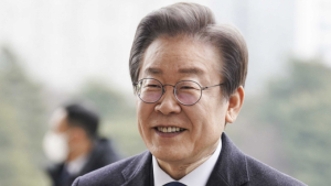 이재명, 차기 대선 양자대결 ‘초강세’