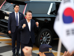 尹 구속취소되자 ‘변론 재개’ 주장 거세져