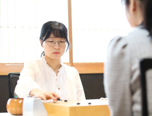일본 신예에게 무릎 꿇은 최정, ‘반집’ 역전패로 준우승 [바둑]