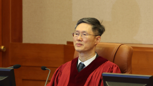 ‘문형배 살인 예고’ 유튜버, 난동 부리다 체포…檢, 영장 불청구