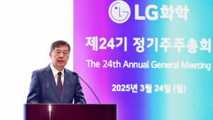 신학철 LG화학 부회장 “시설투자 1조 이상 줄여, 매각 걱정 안해도”