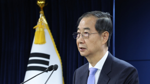 ‘돌아온’ 한덕수 “국익 확보·국정 안정에 총력”