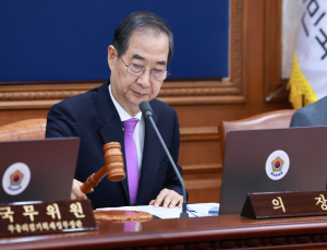 한덕수 “美 트럼프발 관세 폭풍 헤쳐 나가는 데 역량 총동원”