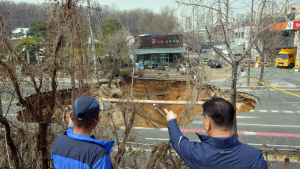 도심 속 또 싱크홀…“우리 학교도 무너질까 봐 무서워요”