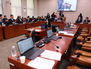 ‘尹 탄핵 선고일 신속 지정 촉구’ 결의안 野주도 법사위 통과···與 “헌재 압박”