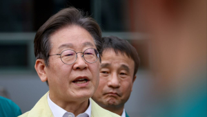 이재명, 사흘 연속 산불 현장 찾아 민생 행보…與엔 “정쟁 말라” 반격