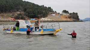 거제 술역항 인근 모터보트 좌주…인명피해 없어