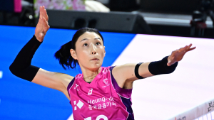 은퇴 앞둔 김연경, 16점 폭발…흥국생명, 정관장 꺾고 챔프 1차전 승