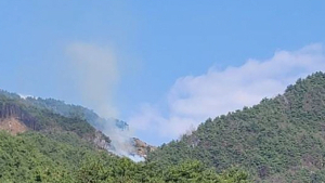 거창 북상면 산불…헬기 7대 투입 진화 중