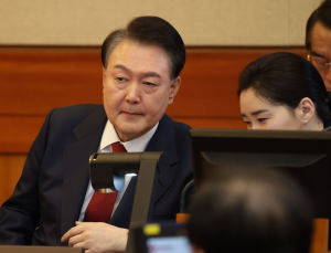 윤석열 탄핵 선고, 방청 신청 폭주…역대 최고 경쟁률