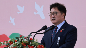 계엄 깨려 담 넘은 우원식 “운명의 날…헌정질서 회복되야”