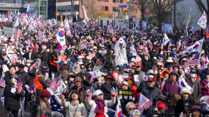 탄핵 선고 임박…尹 지지자들 한남동 관저 집결 [尹 탄핵심판]