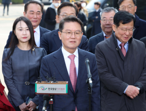 尹측, 헌재 파면 결정에 “납득 어려운 결정…안타깝고 참담” [尹 파면]