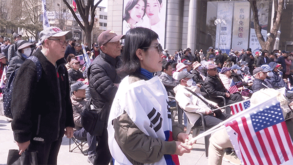 [영상] ‘尹 파면’ 찬성은 환호, 반대는 오열