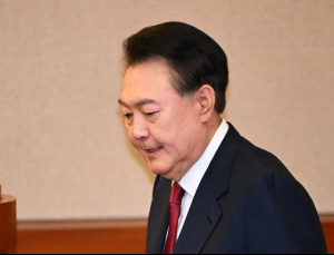 윤석열 “국민변호인단에 감사…나라 사랑에 눈물 나”