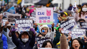 직장인 10명 중 7명 “탄핵 집회, 민주주의 발전에 ‘긍정’”