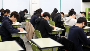 ‘尹 파면 여파’ 수험생 혼란…6월 모평 일정 조정 불가피