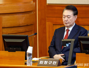 尹 파면 후 민주 43% 국힘 31% ‘오차범위 밖’…PK·중도 국힘 이탈 [갤럽]