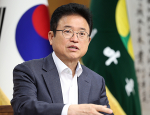 이철우, 대선 출마 동시에 ‘장기 휴가’…APEC·산불 현안 ‘뒷전’ 우려