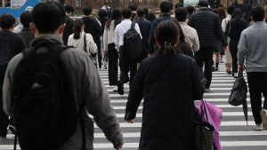 출근길 우산 챙기세요…5도 밑도는 꽃샘추위 [날씨]