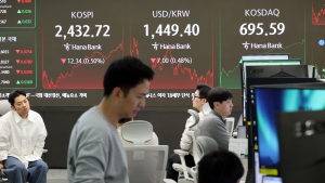 코스피, 外人 매도세에 소폭 하락 2430선 마감…코스닥은 상승