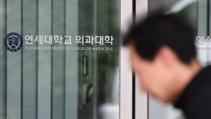 ‘수업거부’ 의대생, 집단 유급 기로…내년 3개 학년이 겹치는 ‘트리플링’ 현실화?
