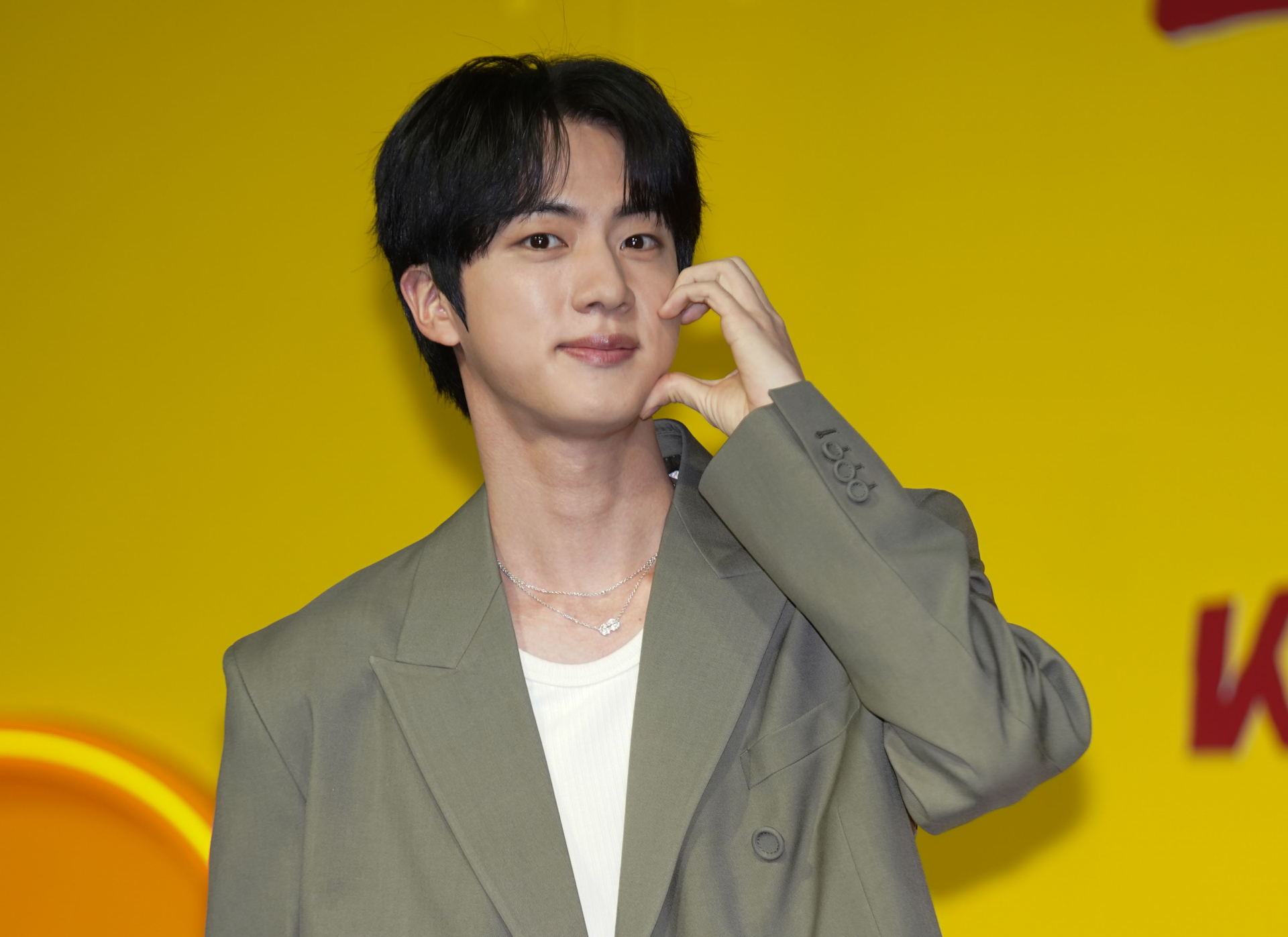 BTS 진 “대상보다 ‘기안장’으로 연락 더 많이 받아”