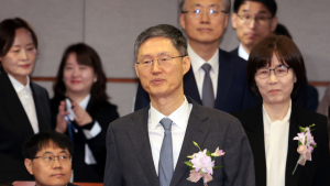 6년 임기 마친 ‘尹 파면’ 문형배 대행 “헌재 결정 존중해야”