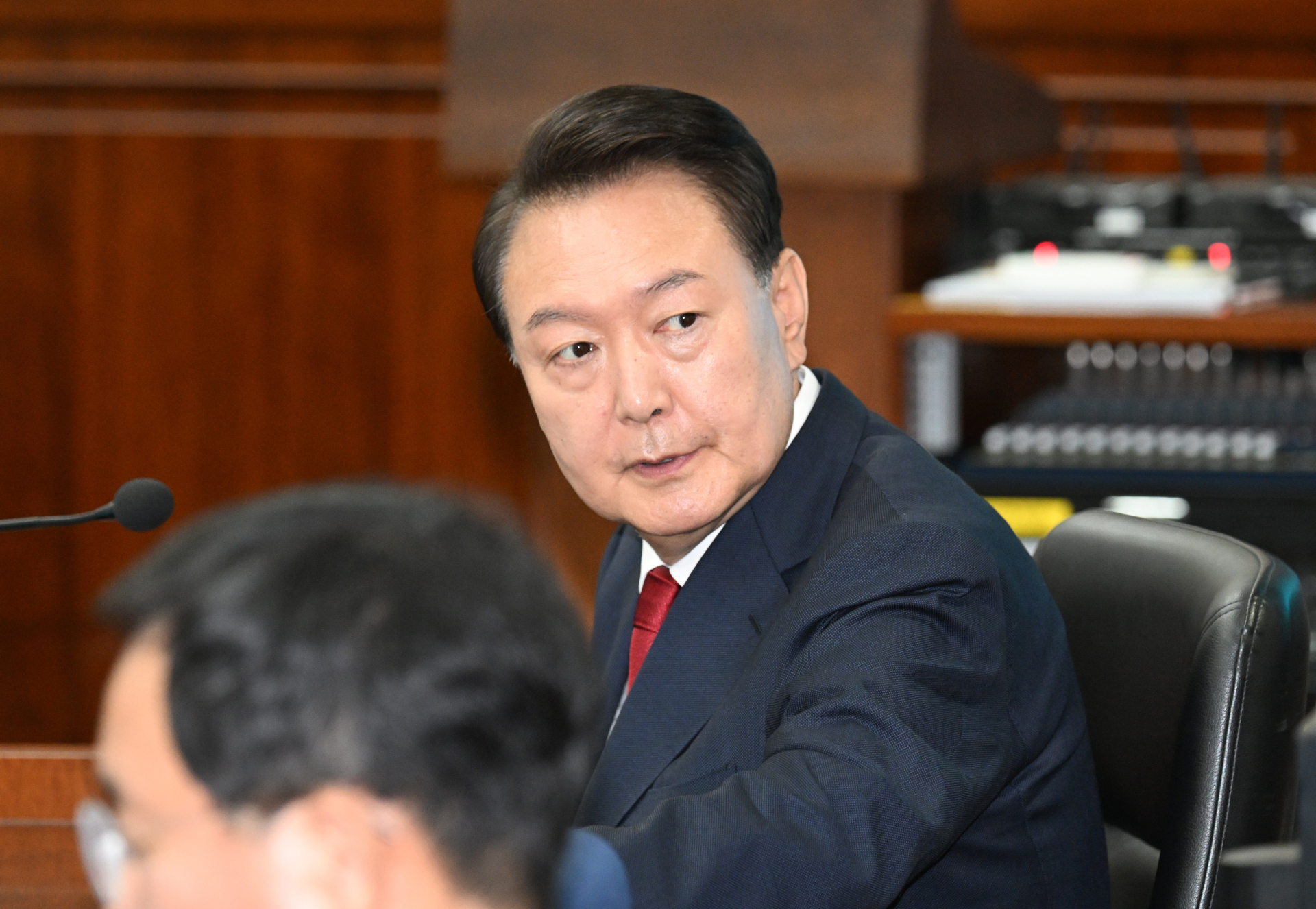윤석열 ‘내란 혐의’ 피고인석 앉은 모습  첫 공개