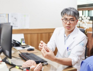 원래 다정했는데, 갑자기 화를 내고 무기력하다면 ‘치매 초기’ 의심 [건강 나침반]